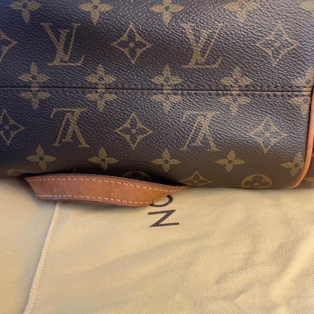 Louis Vuitton Totally MM Shoulder Bag - Picture 7 of 13